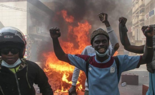 Face à Sonko, Macky Sall à l’épreuve du feu et de la rue