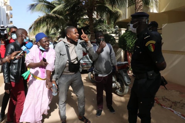 La prison pour 15 jeunes de Sonko arrêtés alors qu'ils se rendaient chez leur leader (ils seront jugés vendredi)