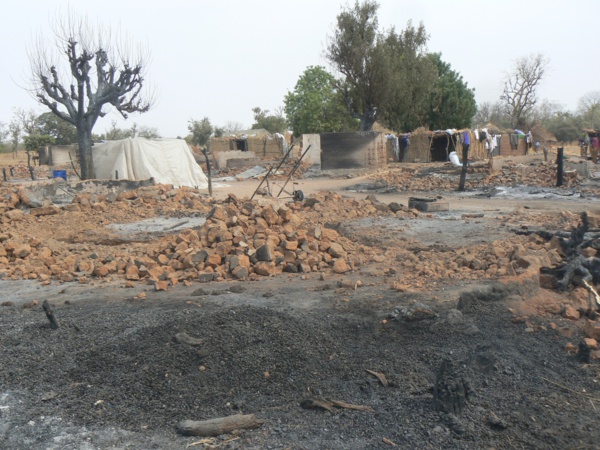 INCENDIE: Sinthiou Faring, un village totalement réduit en cendre, le conseil départemental de Tamba au secours des sinistrés.