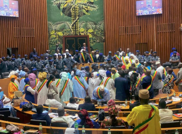 Contre-signature du décret: Amadou Ba dit niet, son entourage accuse les députés de BBY 