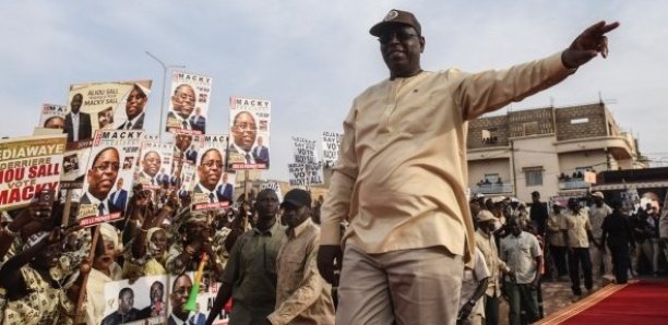 Troisième mandat: Macky Sall invité à tenter le coup