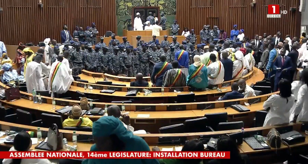 URGENT: Benno vote seul le président de l'Assemblée, Mimi Touré et Thierno Alassane boudent