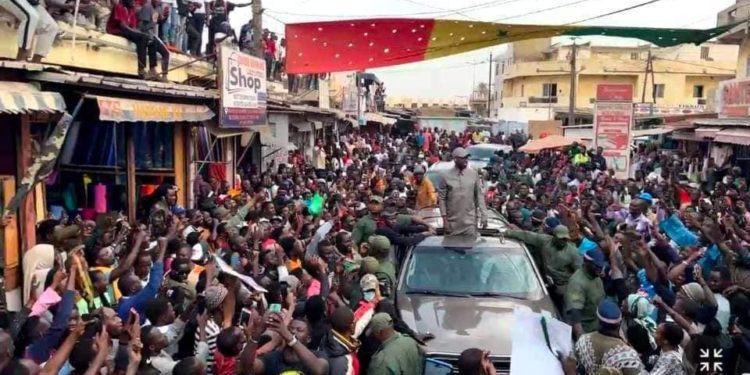 Parcelles Assainies, Sonko prend Sicap liberté (regardez la foule immense vidéo)