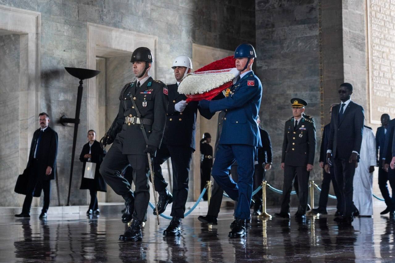 Turquie : Le président Diomaye Faye débute sa visite au mausolée de Mustafa Kemal Atatürk